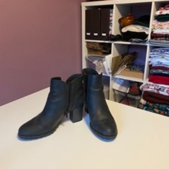 Clarks Booties - Picture 2 of 4